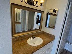 5550 Owensmouth 121, Woodland Hills (los Angeles) CA 91367