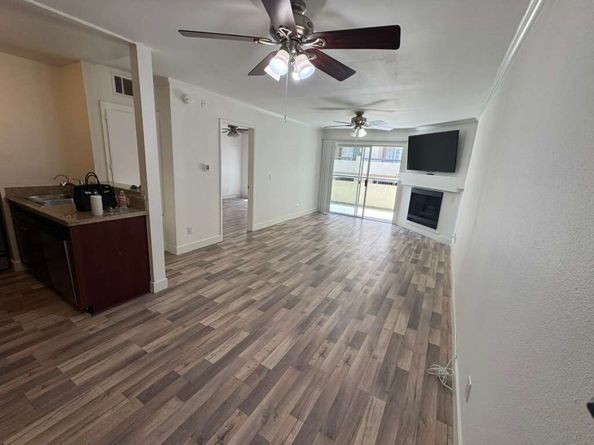 5550 Owensmouth 121, Woodland Hills (los Angeles) CA 91367