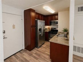 5550 Owensmouth 121, Woodland Hills (los Angeles) CA 91367