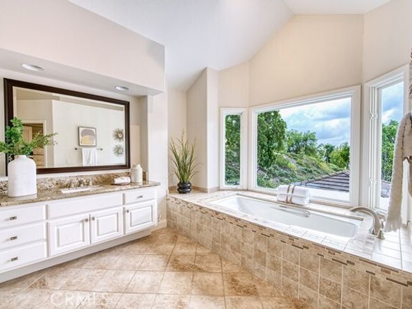 11 Laurelgate, Laguna Hills CA 92679