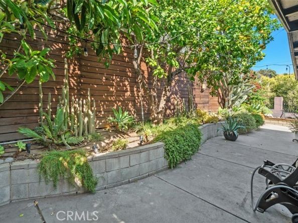1925 Waterloo, Los Angeles CA 90039