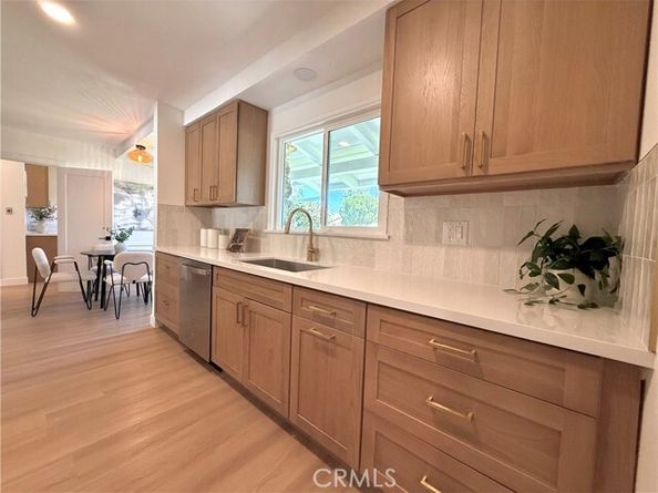 9537 Jellico Avenue, Northridge (los Angeles) CA 91325