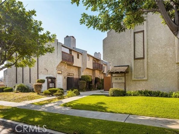320 W 220th Unit 4, Carson CA 90745