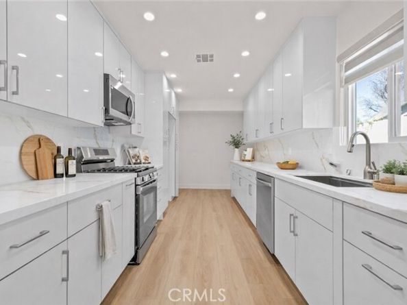 6820 Encino Avenue, Van Nuys (los Angeles) CA 91406