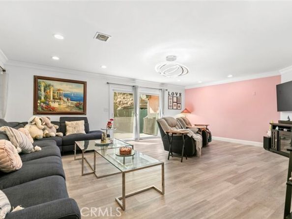 8515 Petaluma, Sun Valley (los Angeles) CA 91352
