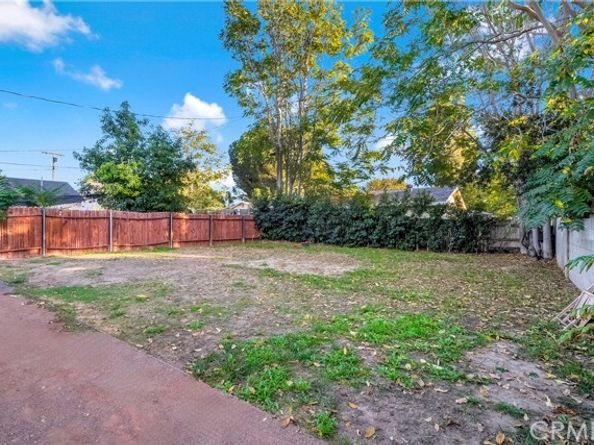 22142 Wyandotte, Canoga Park (los Angeles) CA 91303