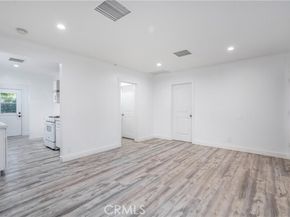 22142 Wyandotte, Canoga Park (los Angeles) CA 91303