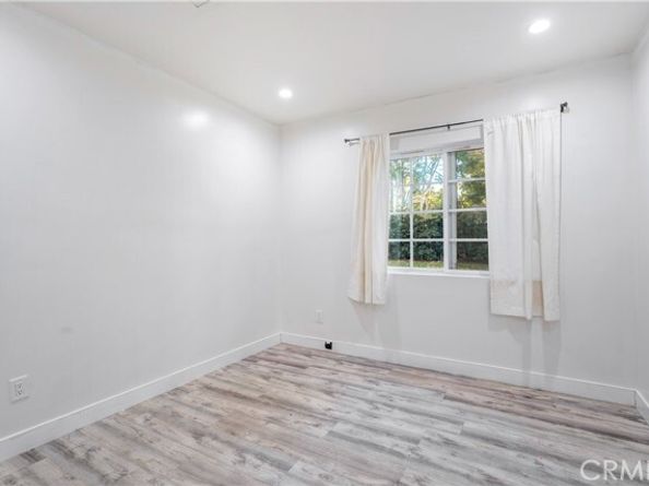 22142 Wyandotte, Canoga Park (los Angeles) CA 91303