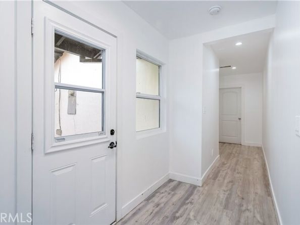 22142 Wyandotte, Canoga Park (los Angeles) CA 91303