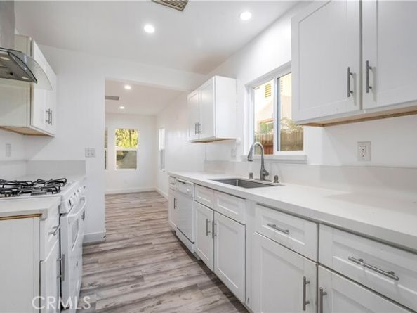 22142 Wyandotte, Canoga Park (los Angeles) CA 91303