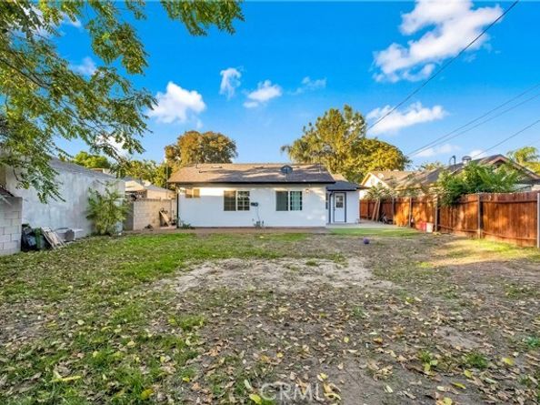 22142 Wyandotte, Canoga Park (los Angeles) CA 91303