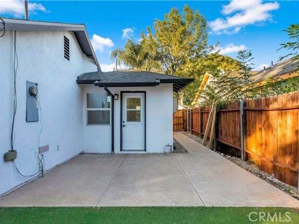 22142 Wyandotte, Canoga Park (los Angeles) CA 91303