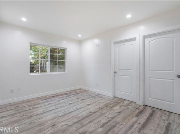 22142 Wyandotte, Canoga Park (los Angeles) CA 91303