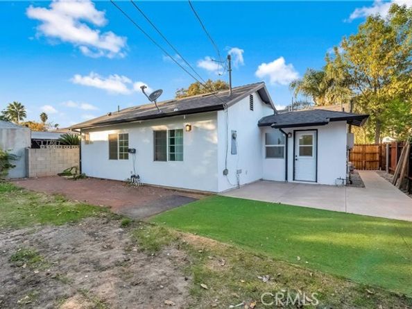 22142 Wyandotte, Canoga Park (los Angeles) CA 91303