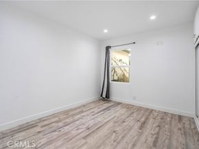 22142 Wyandotte, Canoga Park (los Angeles) CA 91303