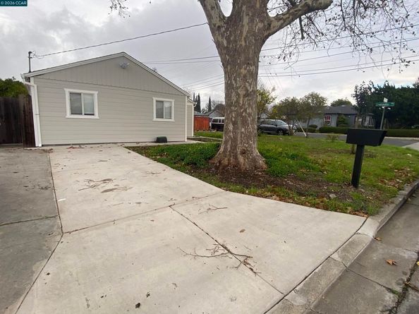 1866 Granada Dr, Concord CA 94519