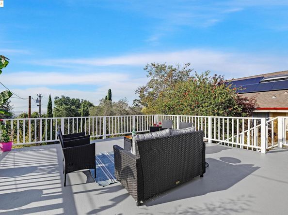 7554 Sunkist Dr, Oakland CA 94605