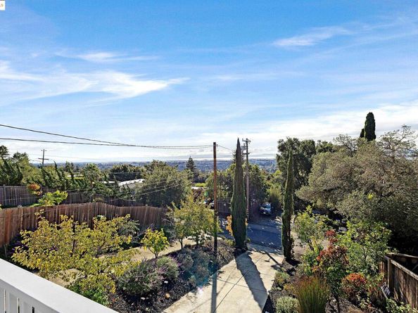 7554 Sunkist Dr, Oakland CA 94605