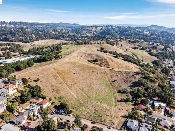 7554 Sunkist Dr, Oakland CA 94605