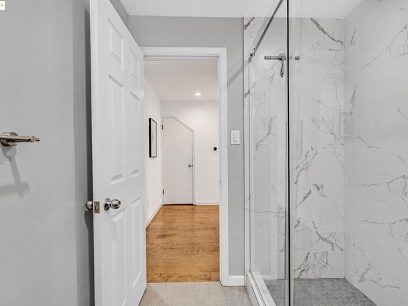 7554 Sunkist Dr, Oakland CA 94605