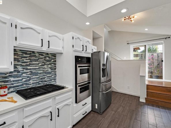 7554 Sunkist Dr, Oakland CA 94605