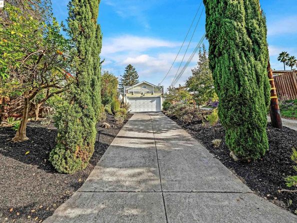 7554 Sunkist Dr, Oakland CA 94605