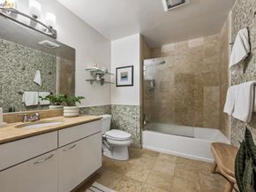 1 Lakeside Dr 911, Oakland CA 94612