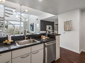 1 Lakeside Dr 911, Oakland CA 94612