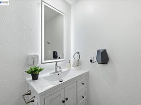 25164 Copa Del Oro Dr 201, Hayward CA 94545