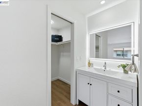 25164 Copa Del Oro Dr 201, Hayward CA 94545