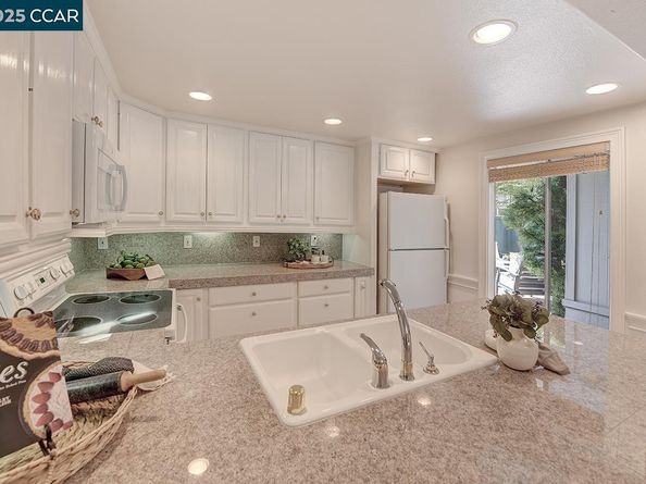 2321 Tice Creek Dr 2, Walnut Creek CA 94595