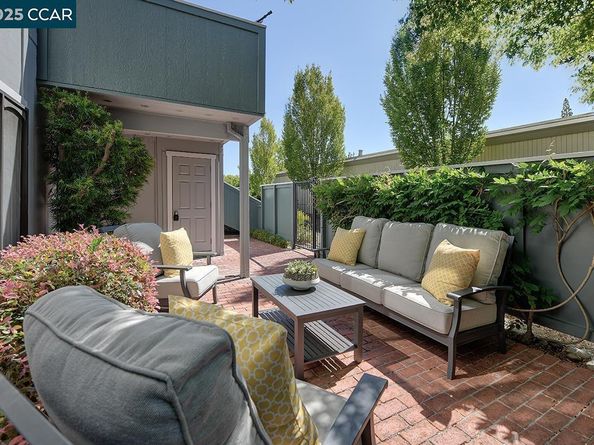 2321 Tice Creek Dr 2, Walnut Creek CA 94595