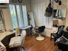 111 Anderson Rd, Alameda CA 94502