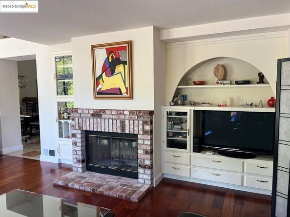 111 Anderson Rd, Alameda CA 94502
