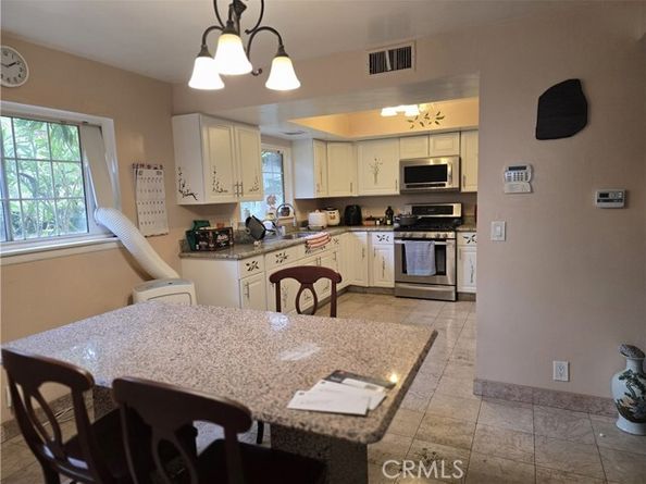 9854 Canby Avenue, Northridge (los Angeles) CA 91325