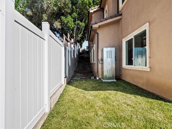 12511 Haleh Lane, Sylmar (los Angeles) CA 91342