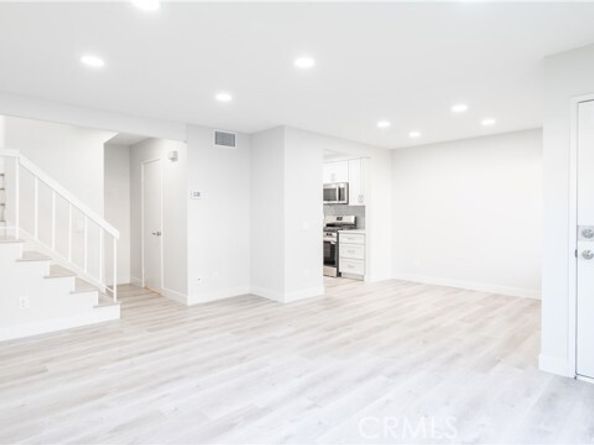 12302 Runnymede Street 4, North Hollywood (los Angeles) CA 91605