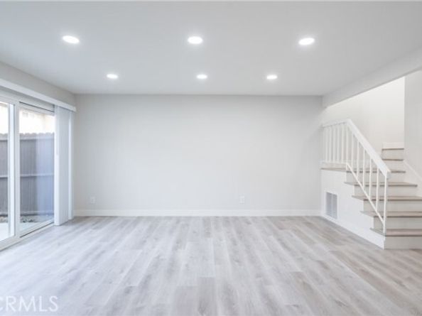 12302 Runnymede Street 4, North Hollywood (los Angeles) CA 91605