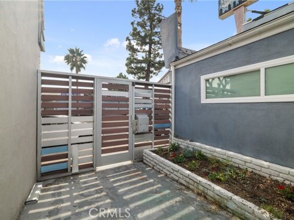 5709 E Beverly Boulevard, East Los Angeles CA 90022