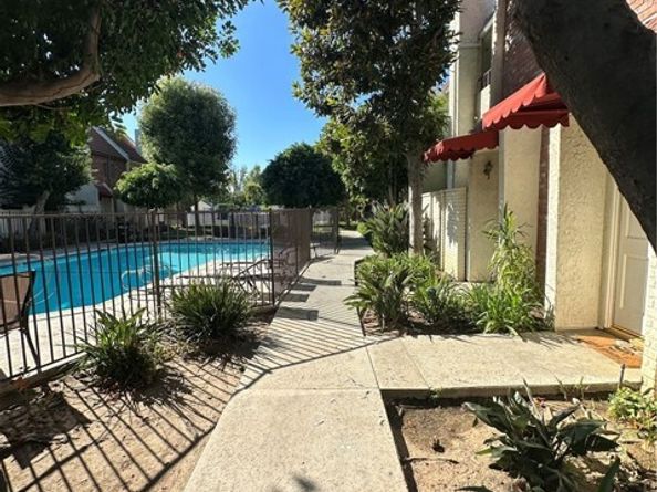6540 Hayvenhurst 15, Los Angeles CA 91406