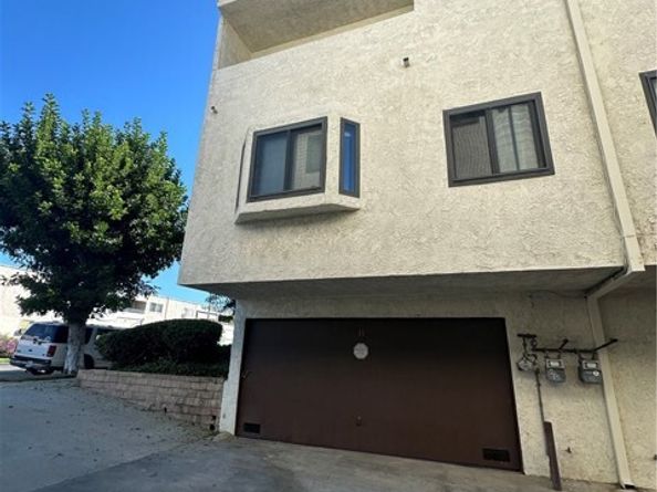 6540 Hayvenhurst 15, Los Angeles CA 91406