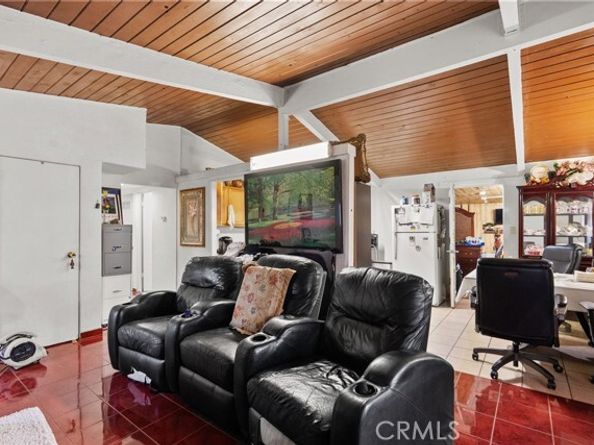 11819 Chivers Avenue, Pacoima (los Angeles) CA 91331