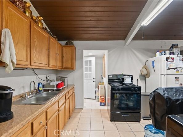 11819 Chivers Avenue, Pacoima (los Angeles) CA 91331