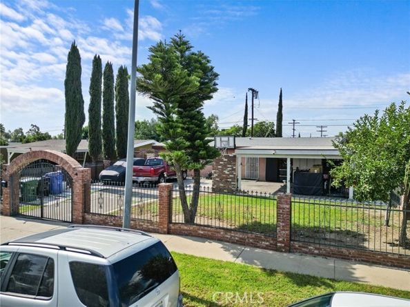 11819 Chivers Avenue, Pacoima (los Angeles) CA 91331