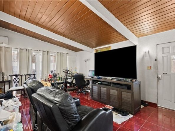 11819 Chivers Avenue, Pacoima (los Angeles) CA 91331