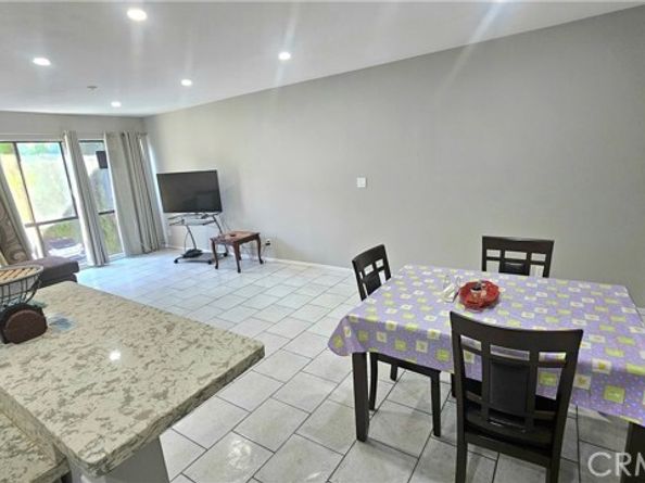 17900 Sherman Way 226, Reseda (los Angeles) CA 91335