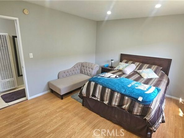 17900 Sherman Way 226, Reseda (los Angeles) CA 91335