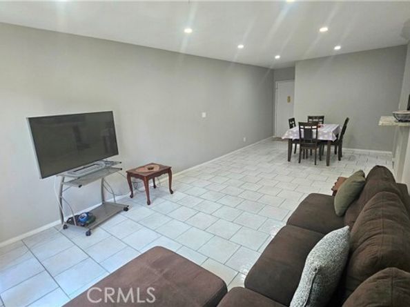 17900 Sherman Way 226, Reseda (los Angeles) CA 91335