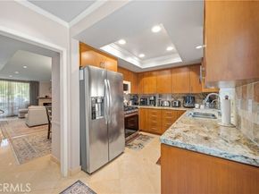 21930 Marylee Street 94, Woodland Hills (los Angeles) CA 91367