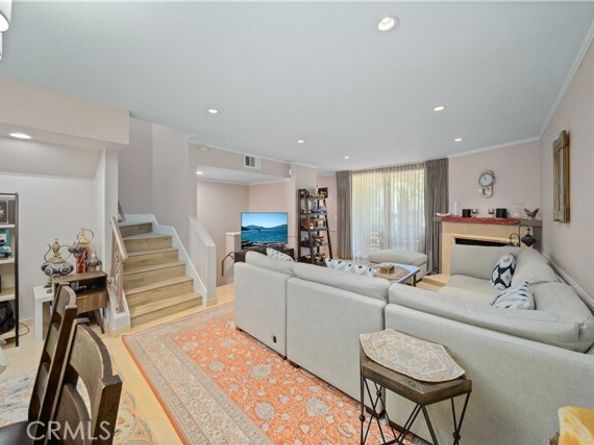21930 Marylee Street 94, Woodland Hills (los Angeles) CA 91367